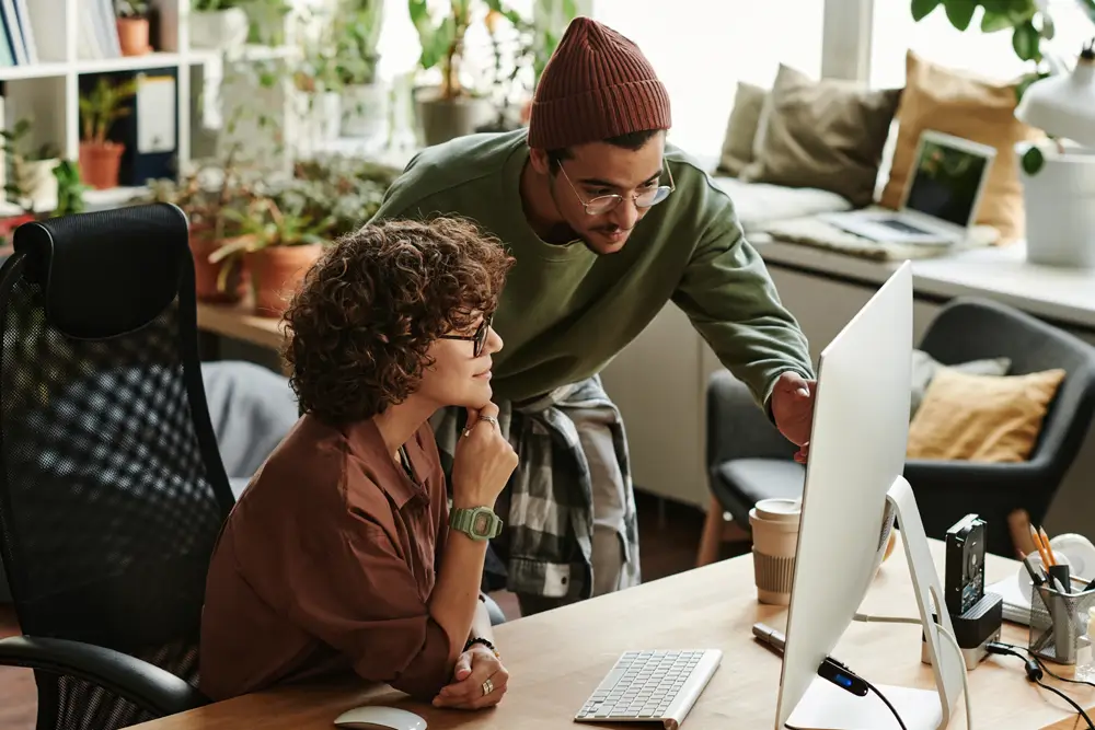 ITECS Dallas IT support team assisting an executive user during an urgent issue